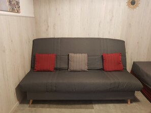 Interior - STUDIO BETWEEN PARIS AND DISNEY (Torcy)