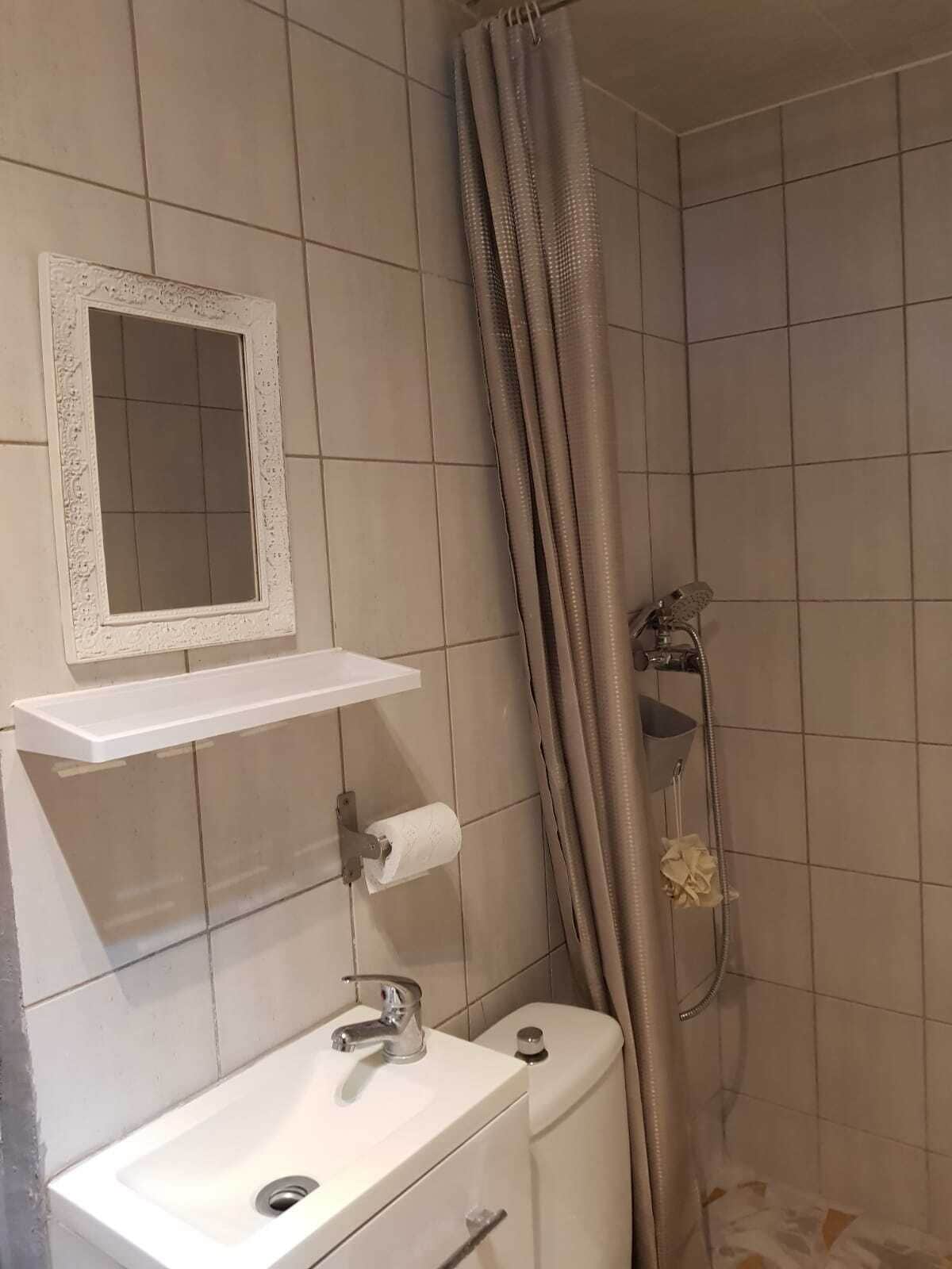 Haartrockner, Handtücher, Toilettenpapier