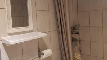 Haartrockner, Handtücher, Toilettenpapier