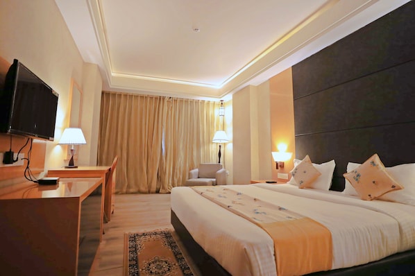 Egyptian cotton sheets, premium bedding, minibar, in-room safe