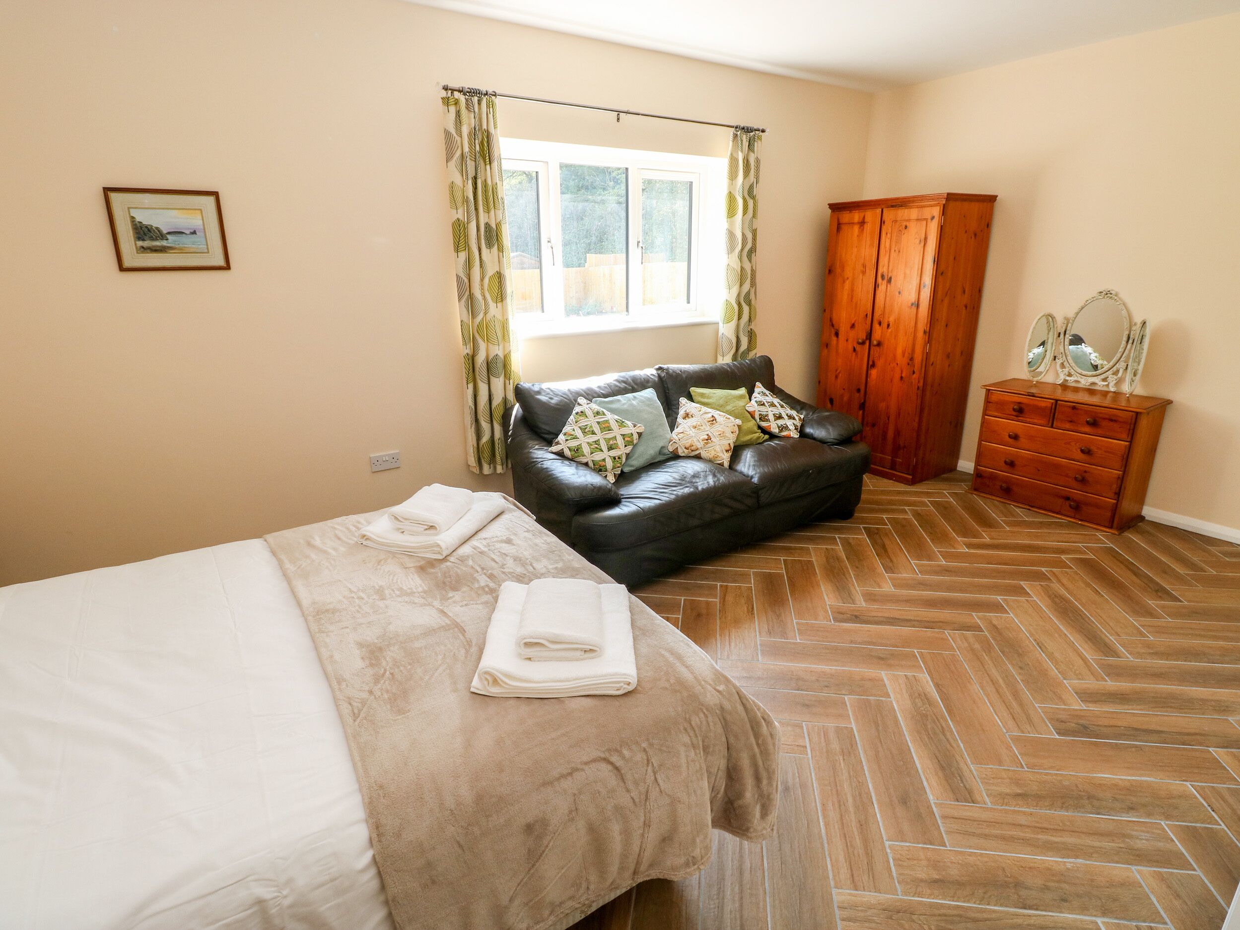 Cottage | 4 bedrooms, individually decorated, individually furnished, free WiFi