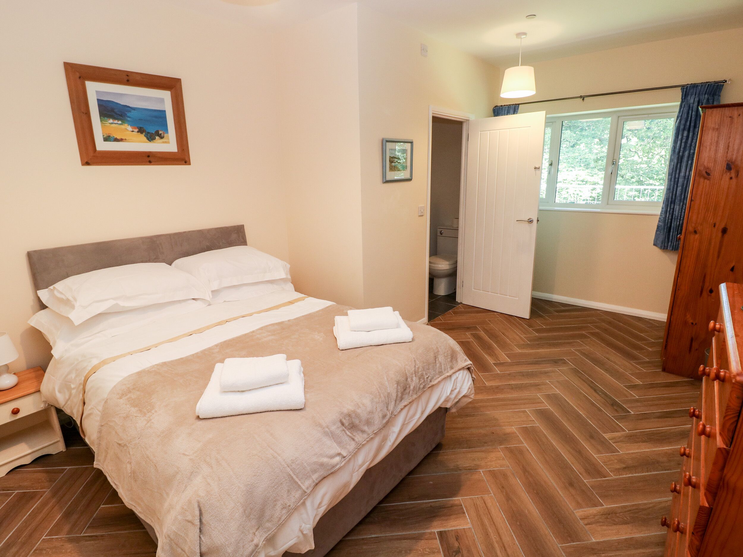 Cottage | 4 bedrooms, individually decorated, individually furnished, free WiFi