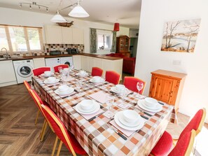 4 عدّة غرف نوم وبديكورات فريدة لكل غرفة وطراز فريد لكل وحدة