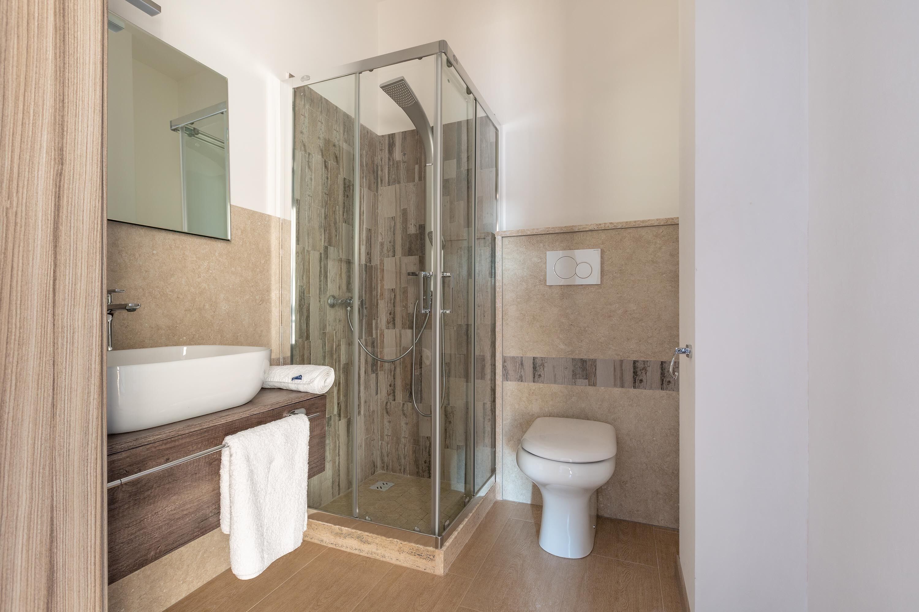 1785 B&B Joy Home - Camera 1 | Bathroom | Shower