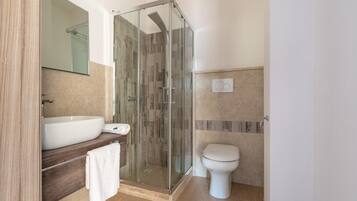 1785 B&B Joy Home - Camera 1 | Bathroom | Shower