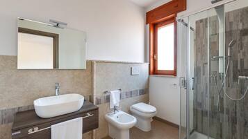 1786 B&B Joy Home - Camera 2 | Bathroom | Shower