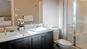 Hair dryer, towels - Spacious 3-bedroom home with ski in/out access to Orient Chair and private hot tub! (Sun Peaks)