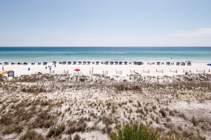 On the beach - PI 307: Sunkissed & Vibing. Absolutely beautiful, Gulf front, WiFi (Fort Walton Beach)
