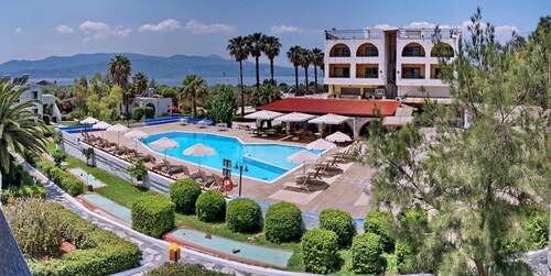 Silver Bay Hotel & Bungalows