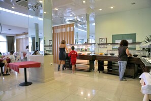 Free daily buffet breakfast  - Silver Bay Hotel & Bungalows (Lesvos)