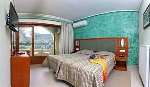 Caja de seguridad en la habitación, cortinas blackout y wifi gratis 