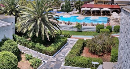 Silver Bay Hotel & Bungalows