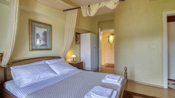 Familienhaus, 1 Schlafzimmer, Balkon, Bergseite (The House Olympia) | 1 Schlafzimmer, Bügeleisen/Bügelbrett, kostenloses WLAN, Bettwäsche