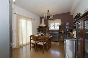 Familie huis, 1 slaapkamer, uitzicht op gebergte (The House Olympia) | Dineren