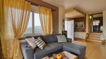 Familienhaus, Mehrere Schlafzimmer, Bergseite (The House Olympia) | Wohnbereich