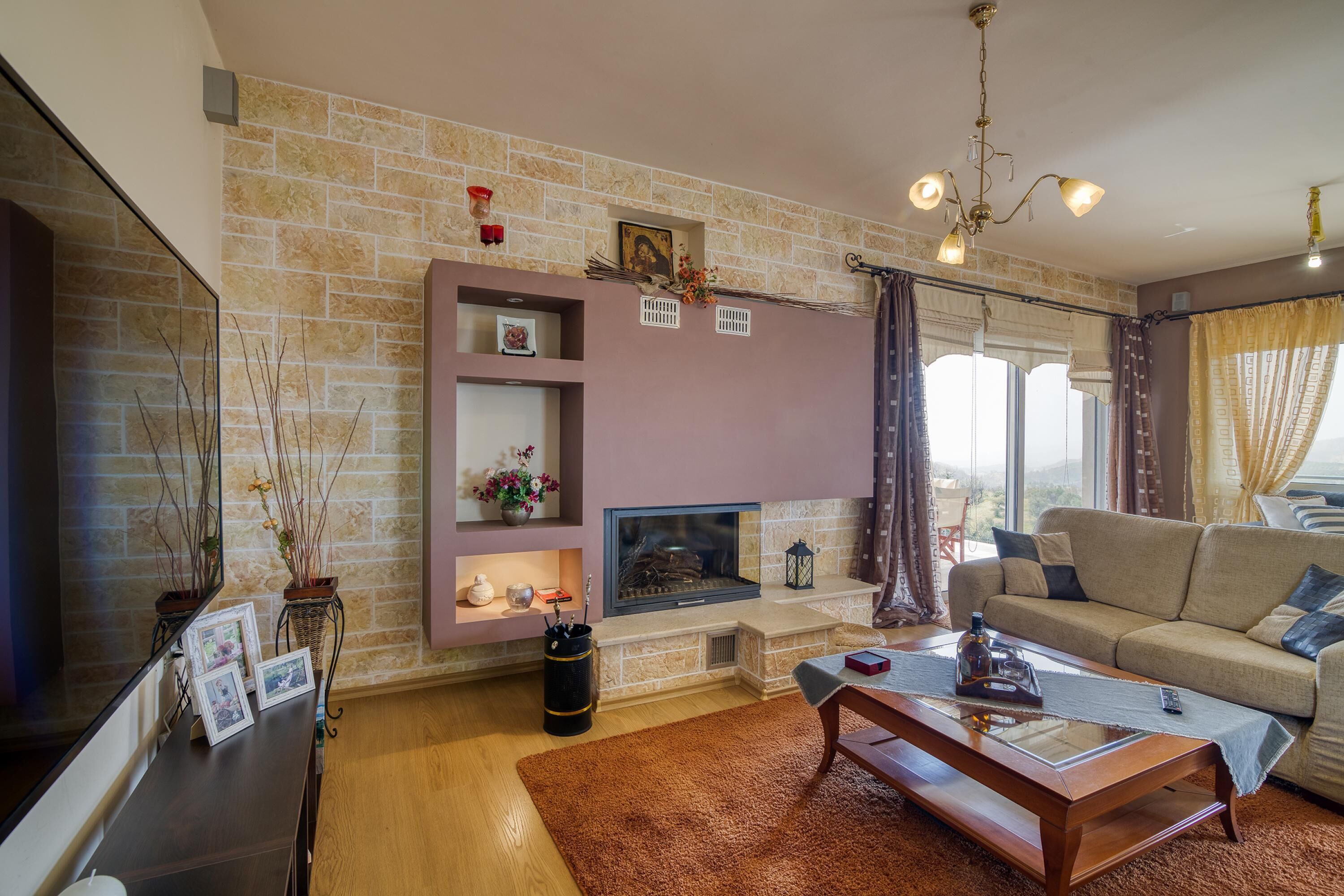 Casa familiare, camere multiple, lato montagna (The House Olympia) | Soggiorno | TV a schermo piatto 21 pollici con canali via cavo, TV, caminetto