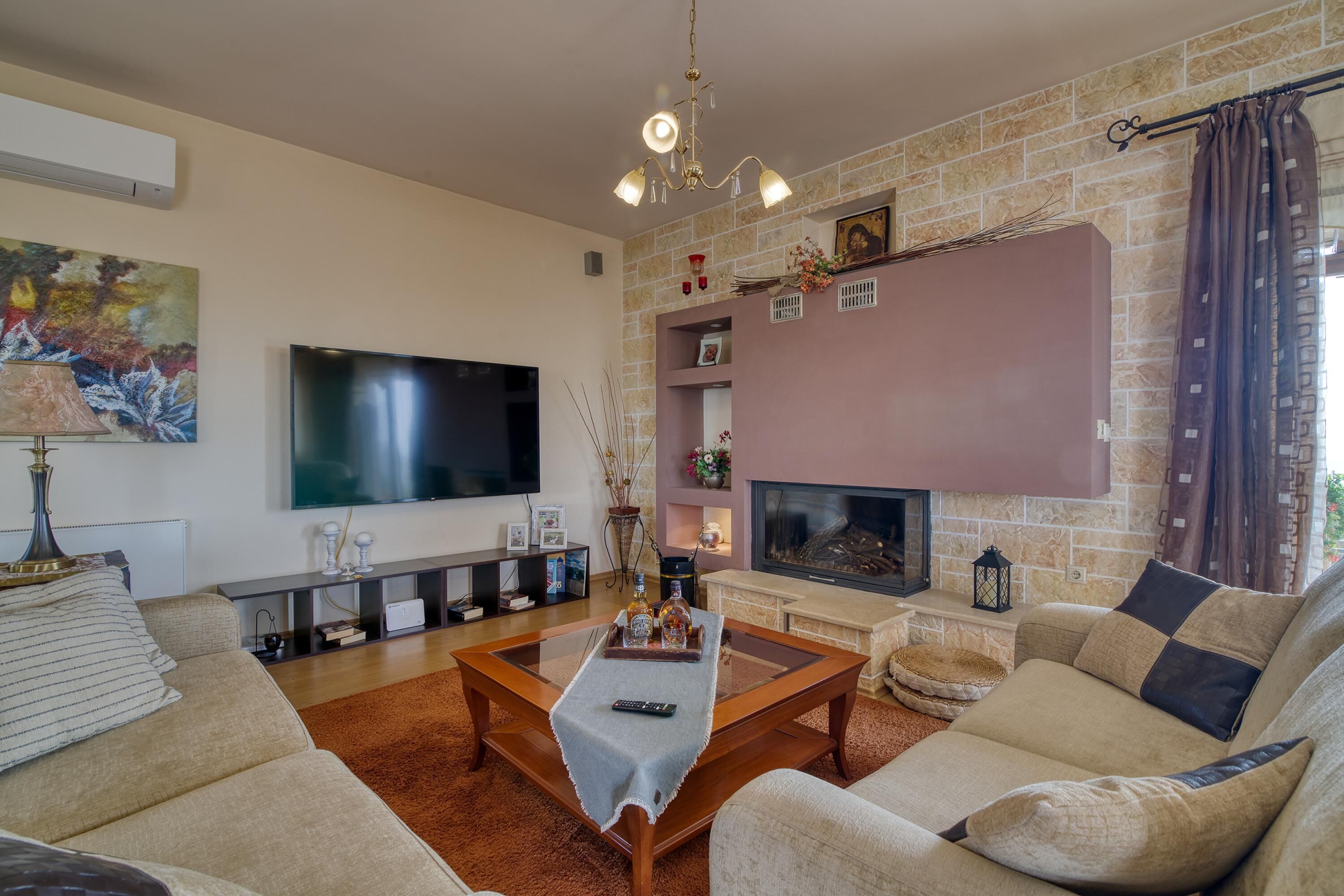 Family House, Multiple Bedrooms, Mountainside (The House Olympia) | Living area | 21-inch flat-screen TV with cable channels, TV, fireplace