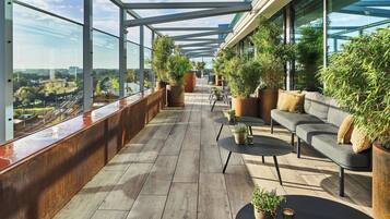 2 restaurants, serveren ontbijt, lunch, diner, internationale gerechten