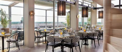 2 restaurants, breakfast, lunch, dinner served; international cuisine