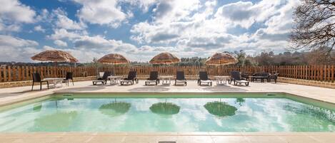 Piscine extérieure (ouverte en saison)