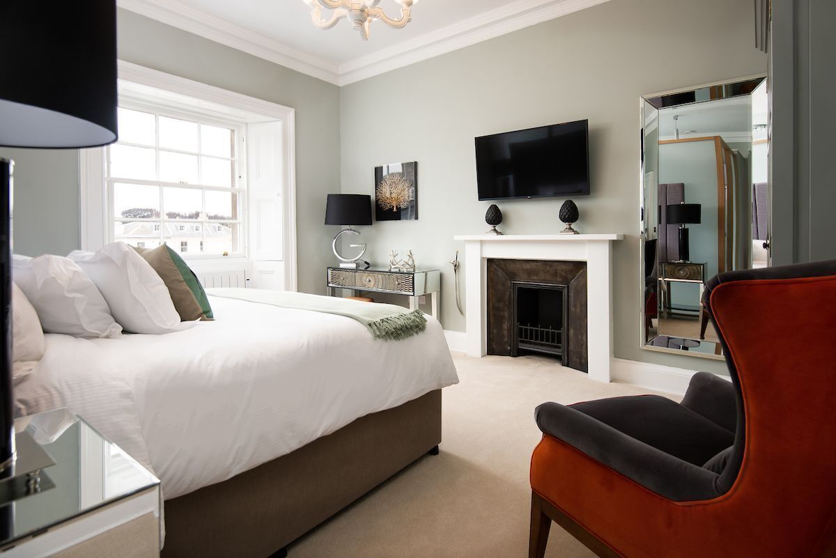 5 bedrooms, iron/ironing board, travel crib, WiFi