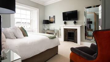 5 bedrooms, iron/ironing board, travel crib, WiFi