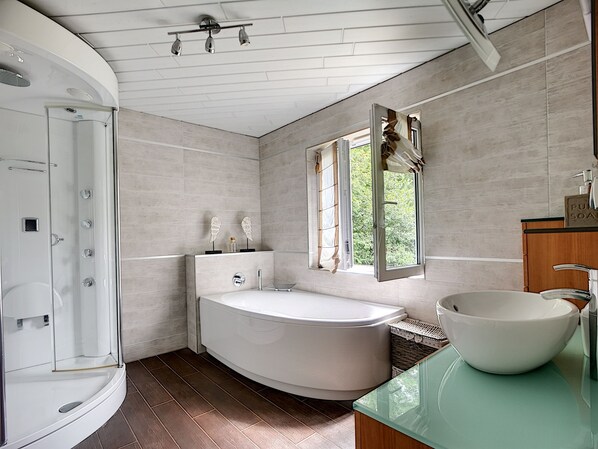 Badewanne, Handtücher, Seife
