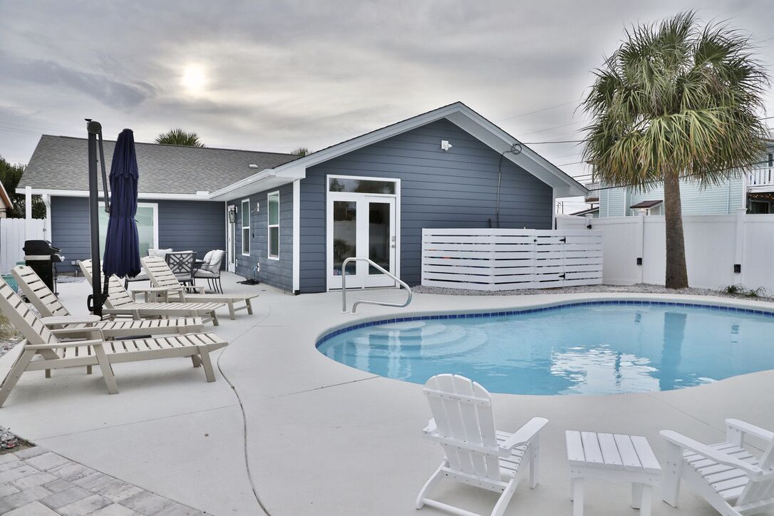 Newly Renovated 4BR 3BA Home (Short walk to the Beach)