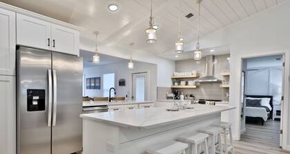 Newly Renovated 4BR 3BA Home (Short walk to the Beach)