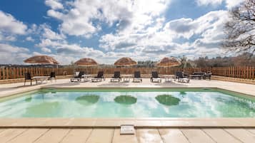 Piscina externa sazonal