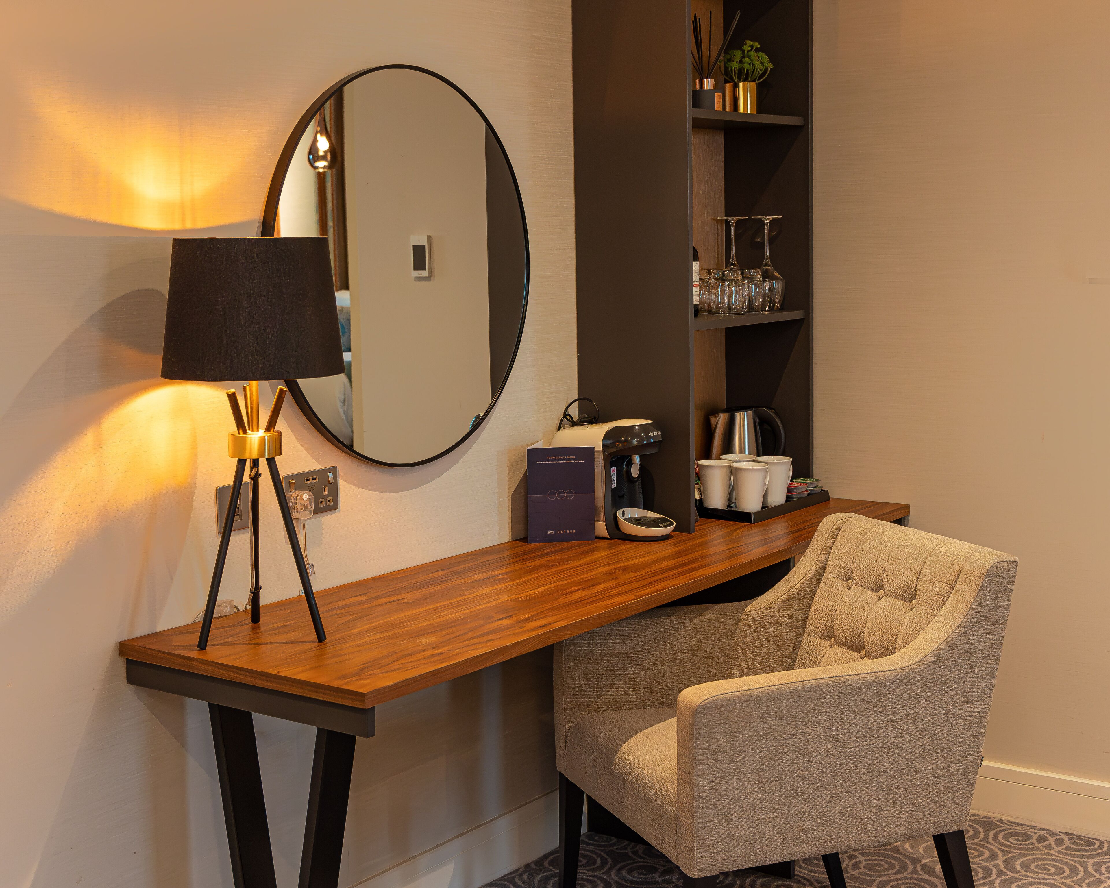 suite | premium bedding, in-room safe, desk, laptop workspace