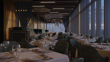 Daily full breakfast (GBP 15 per person)