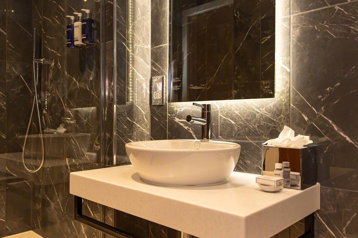 signature plus room | premium bedding, in-room safe, desk, laptop workspace