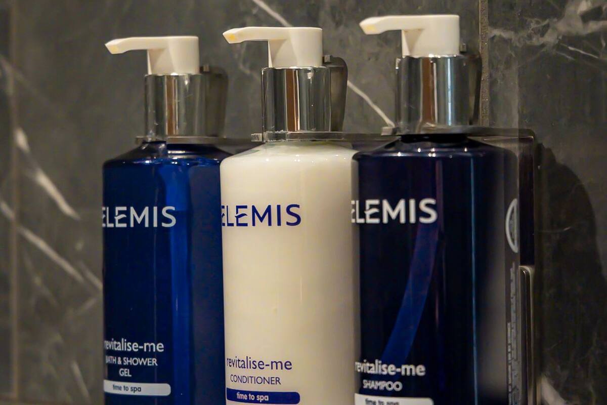 signature plus room | premium bedding, in-room safe, desk, laptop workspace