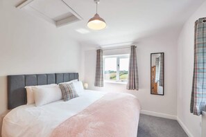5 bedrooms, premium bedding, iron/ironing board, Internet - Host & Stay | Fairview House (Ravenscar)