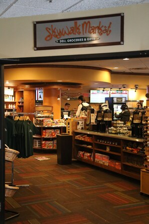 Gift shop - Ski In Ski Out Condo, Mountain Views, Pool & Hot Tubs, Arcade & Free Shuttle (Breckenridge)