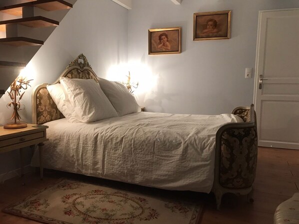 1 dormitorio, tabla de planchar con plancha, wifi gratis y ropa de cama