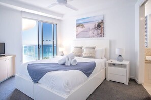 2 bedrooms, desk, iron/ironing board, travel cot - Panoramic Ocean Views At Maroochydore (Maroochydore Region)