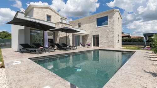 Cozy Villa Lavanda with a pool