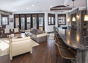 Condo, 3 Bedrooms | Dining