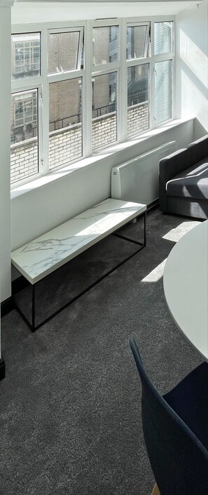 TV - Luxury Apartment 3 minute walk from New St Station (Birmingham)