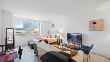 Desk, iron/ironing board, WiFi, bed sheets