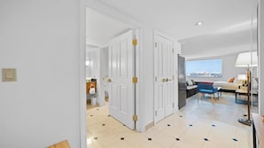 Schreibtisch, Bügeleisen/Bügelbrett, WLAN, Bettwäsche