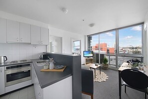 Refrigerador, microondas, horno, placa de cocina