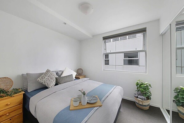 2 Schlafzimmer, Bügeleisen/Bügelbrett, Bettwäsche