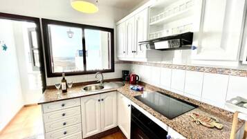 Fridge, microwave, oven, coffee/tea maker