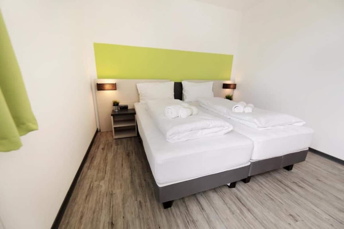 Habitación doble estándar | Escritorio, wifi gratis y ropa de cama