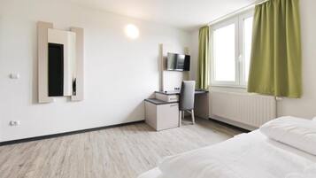 Standard Double Room | Desk, free WiFi, bed sheets