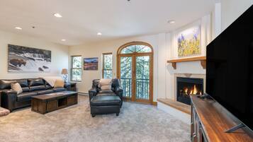 Televisor i llar de foc