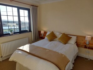 4 bedrooms, iron/ironing board, travel cot, free WiFi